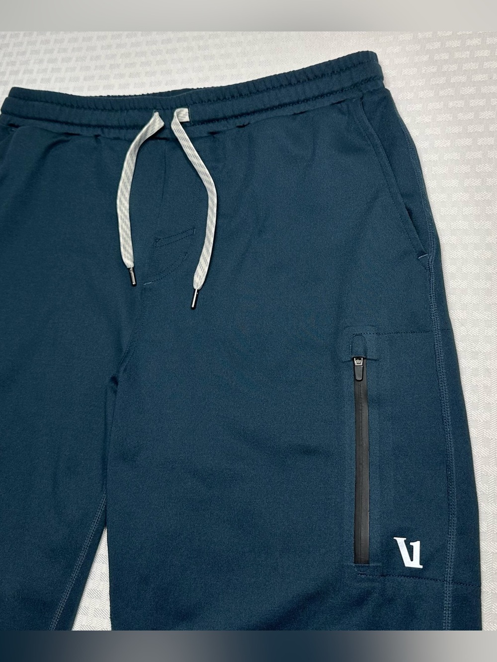 Vuori Sunday Performance Joggers Men's M Blue Athleisure Active Pant 27.5" INS.